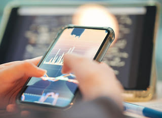 An investor reviewing a clear and open withdrawal and fund transfer process